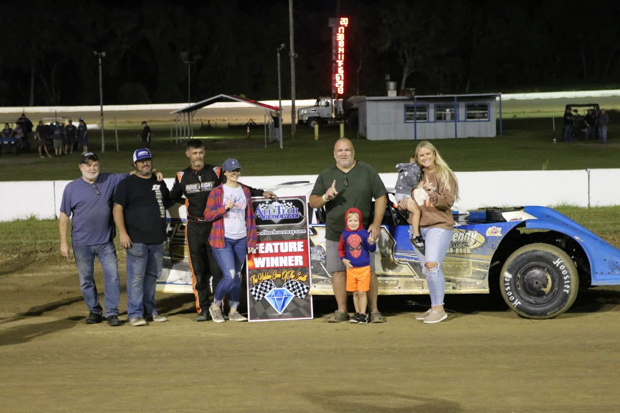 evin Gainey continues his winning ways in the Late Model ranks across Florida with another victory in The Ferry Motorsports #17.